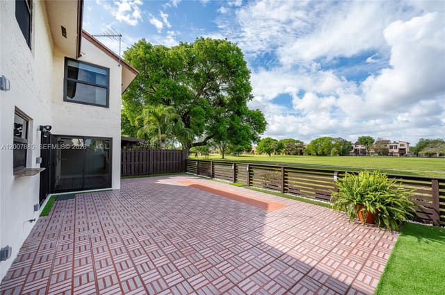 10340 NW 5th Terrace 126, sold in Spring Lakes Village, Miami, FL