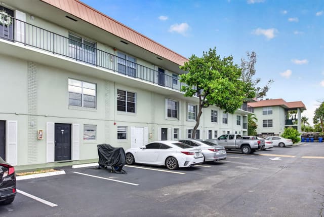 801 W Oakland Park Boulevard, sold in Racquet Club, Oakland Park, FL