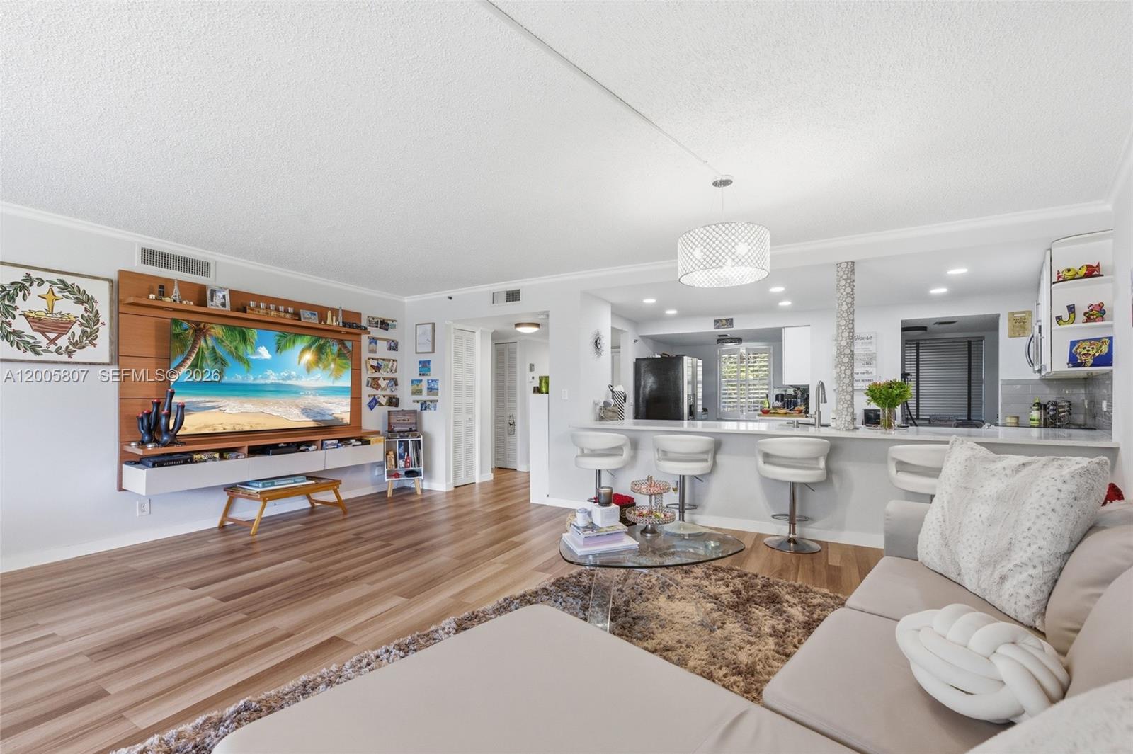 625 Oaks Drive 304 — photo 2