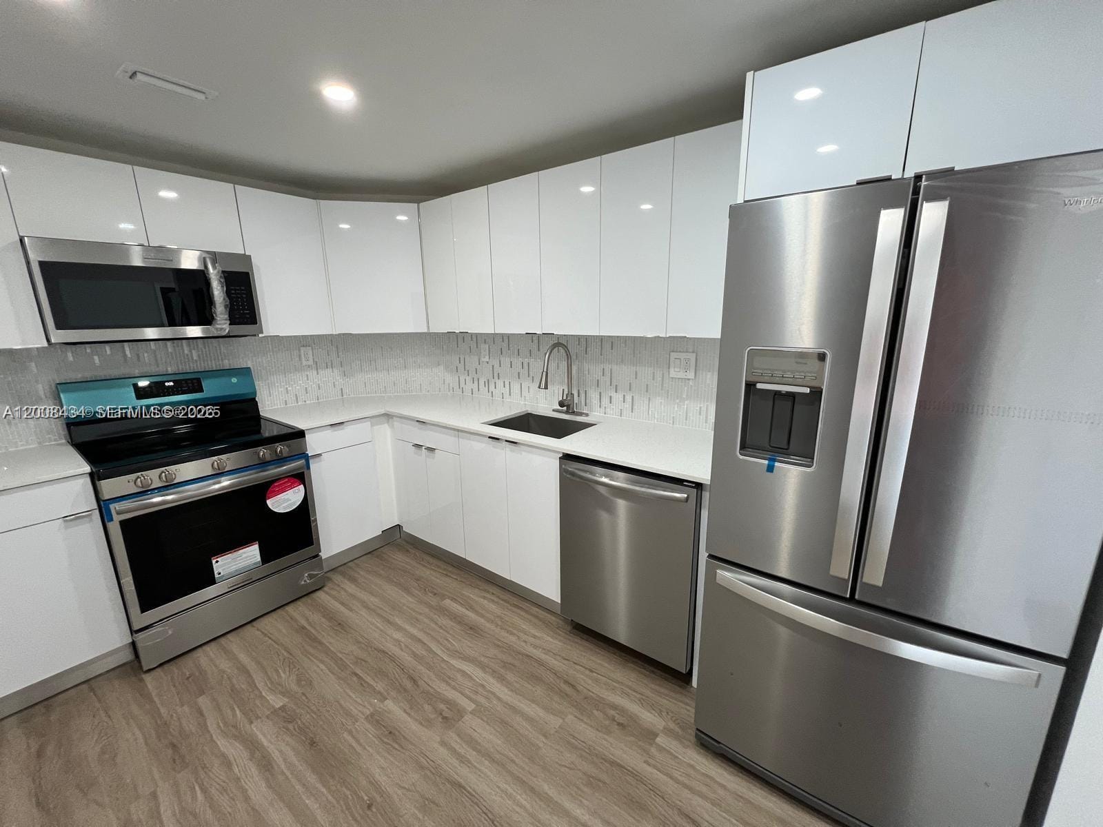 500 Bayview Drive 1120 — photo 2