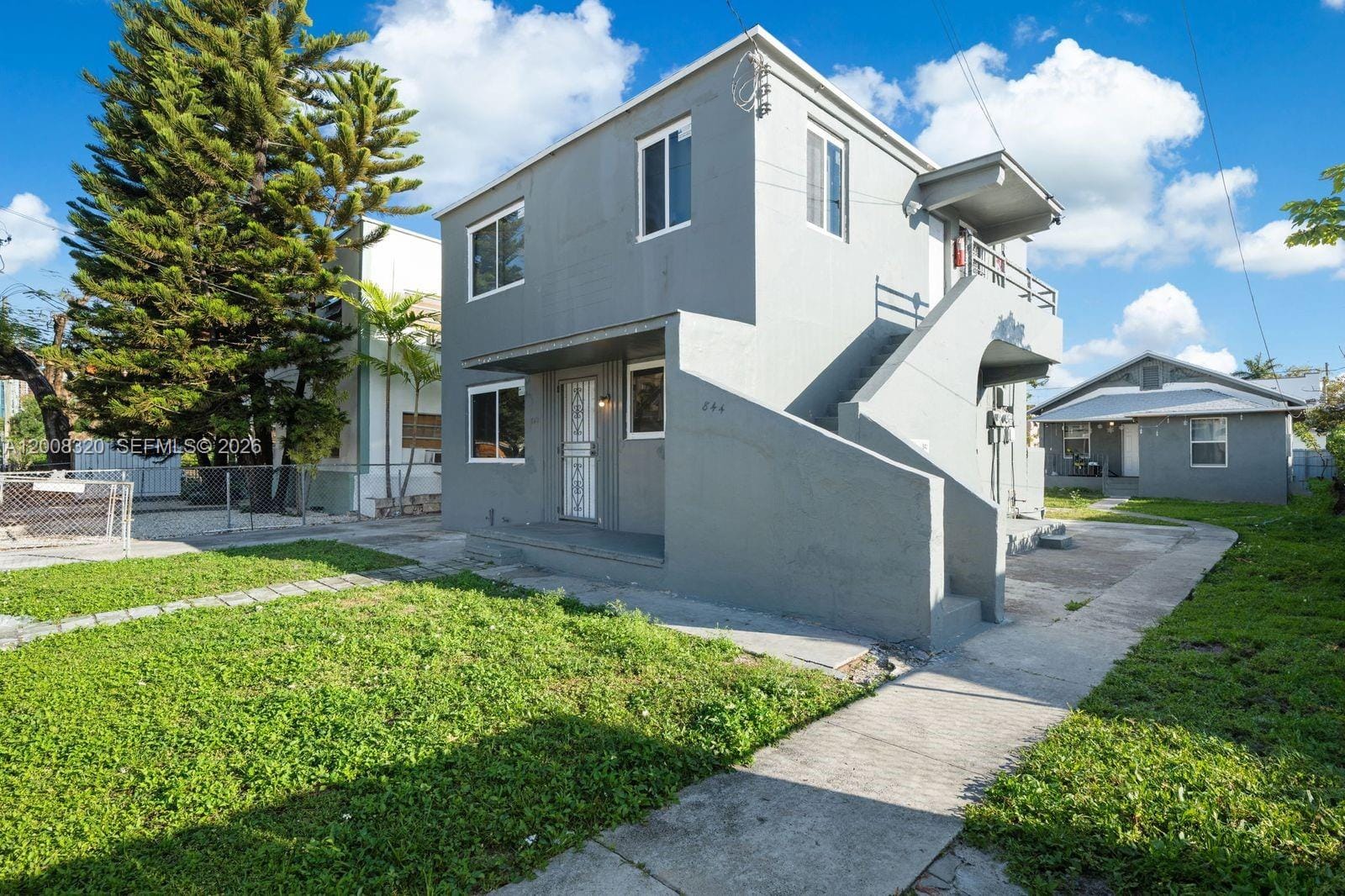 842 SW 3rd Street — photo 2
