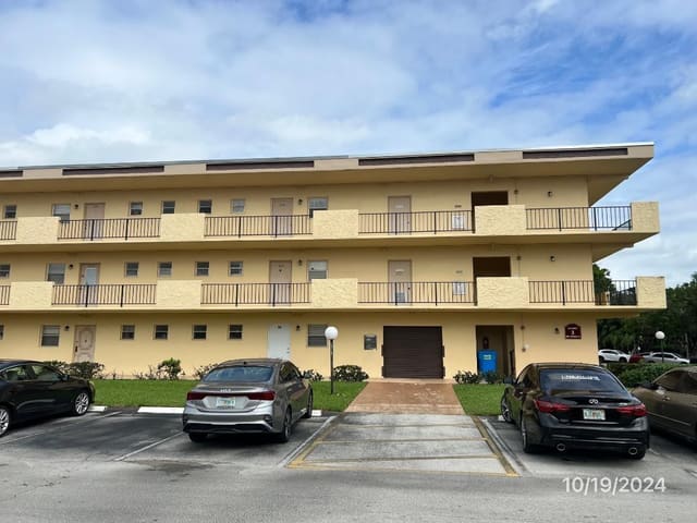 201 Berkley Road 311, sold in Ashbury House East, Hollywood, FL