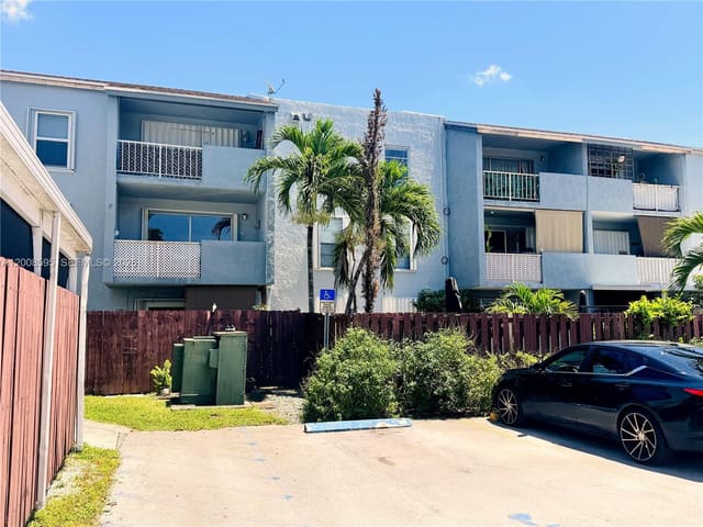 6095 W 18th Avenue S219, Los Suenos, Hialeah, FL
