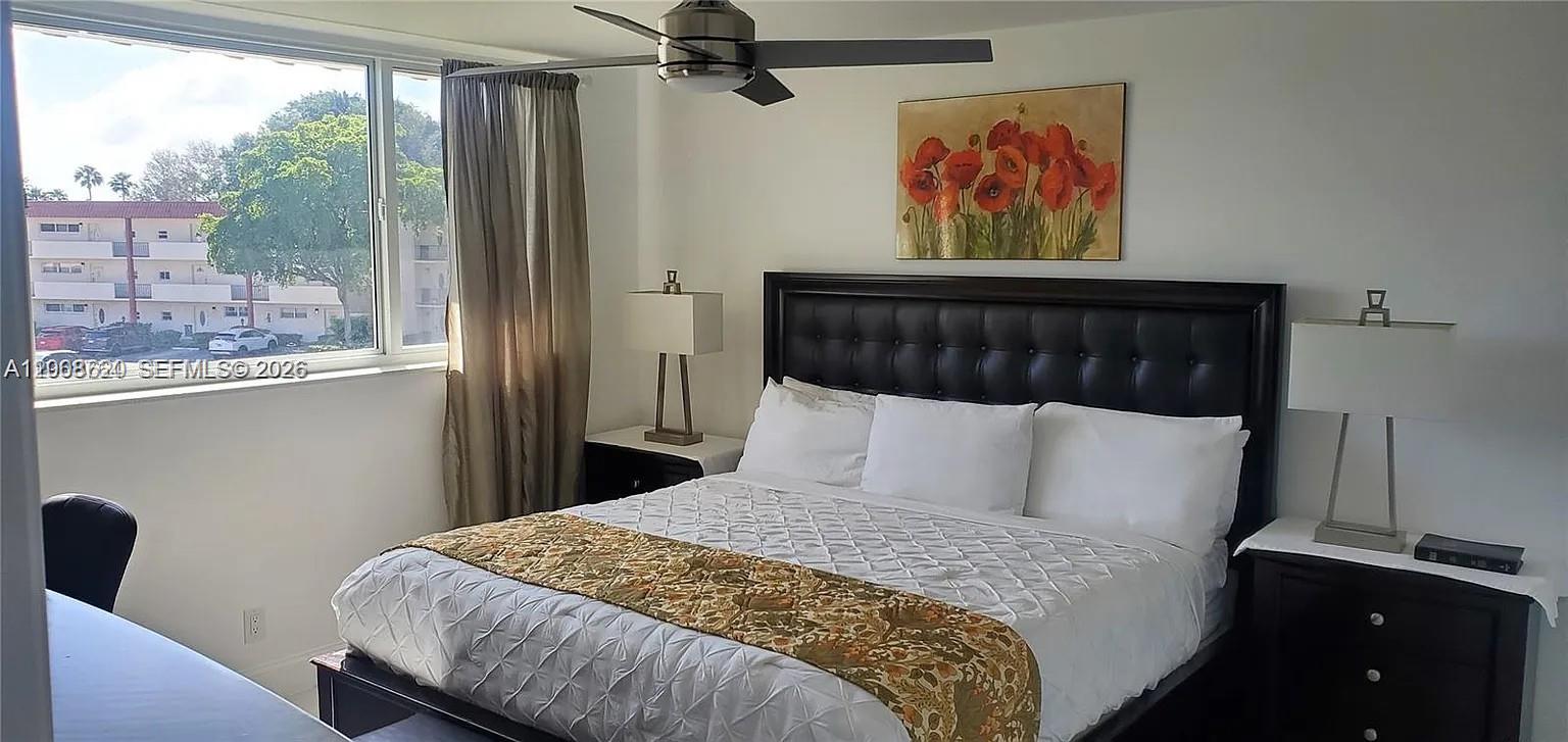 9720 S Hollybrook Lake Drive 303, Pembroke Pines, FL 33025, Pembroke Pines