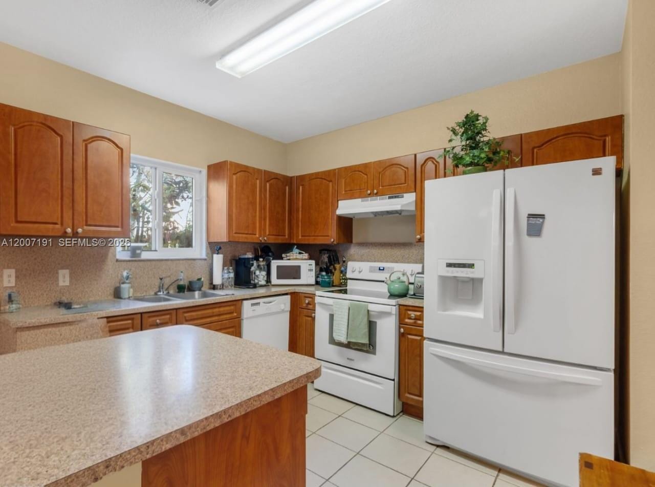 8546 SW 214th Way, Cutler Bay, FL 33189 photo 8