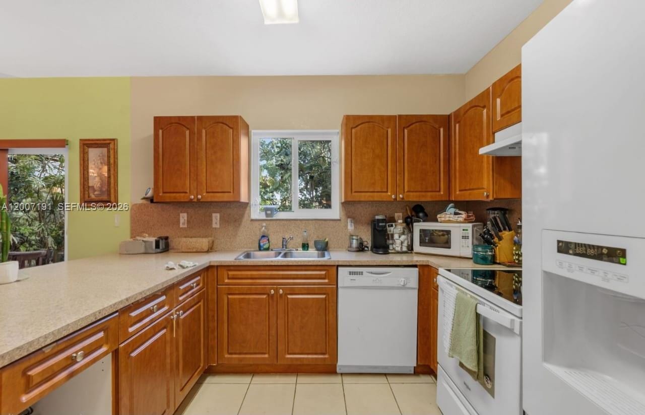 8546 SW 214th Way, Cutler Bay, FL 33189 photo 9