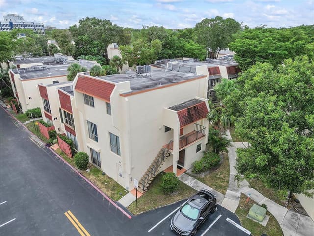 301 N Pine Island Road 107, Raintree Forest, Plantation, FL