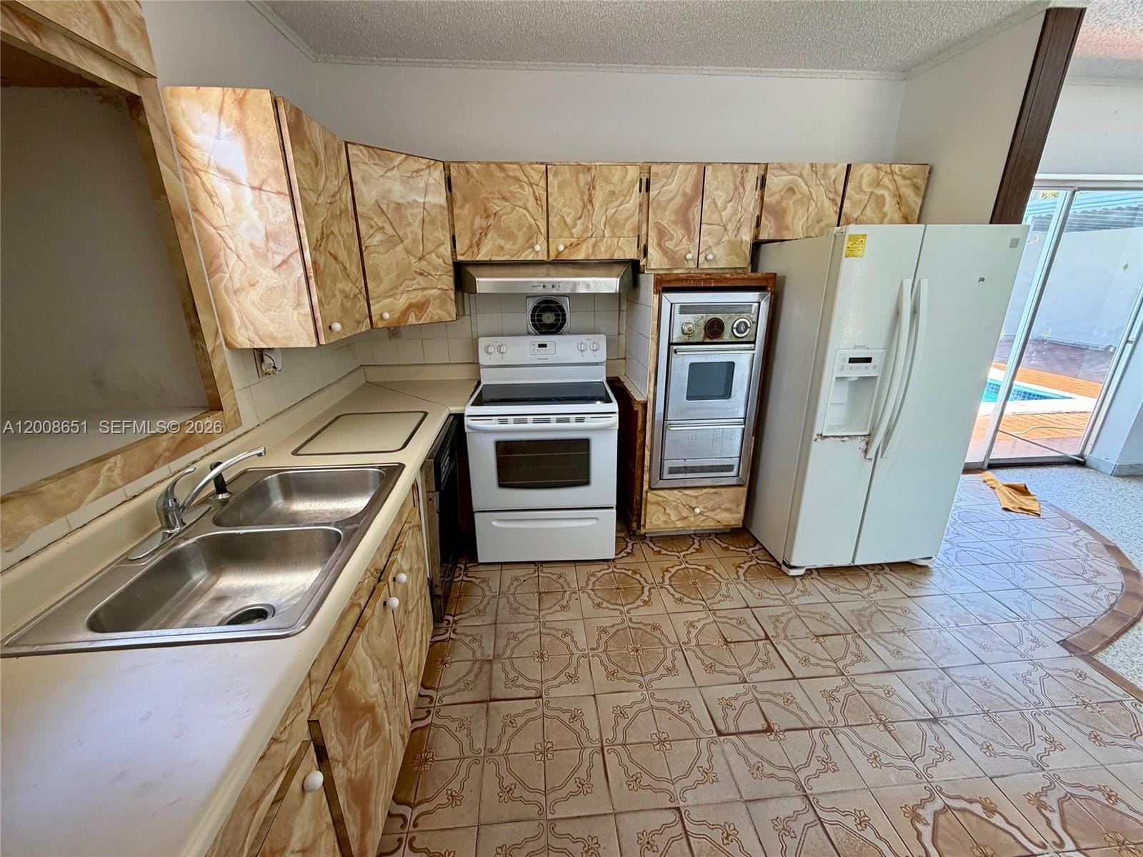 5373 W 10th Court, Hialeah, FL 33012 photo 12