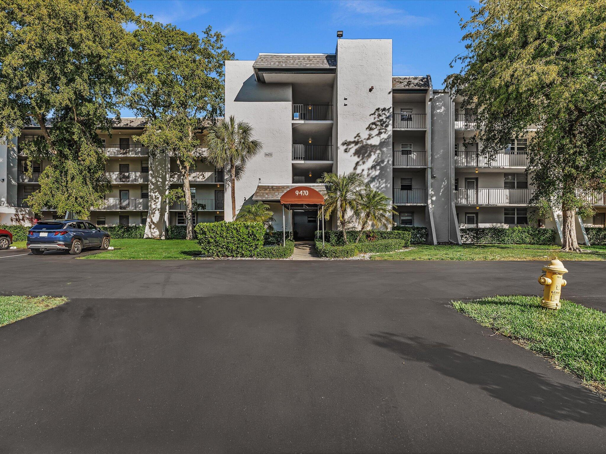 9470 Poinciana Place 303, Davie, FL 33324, Davie