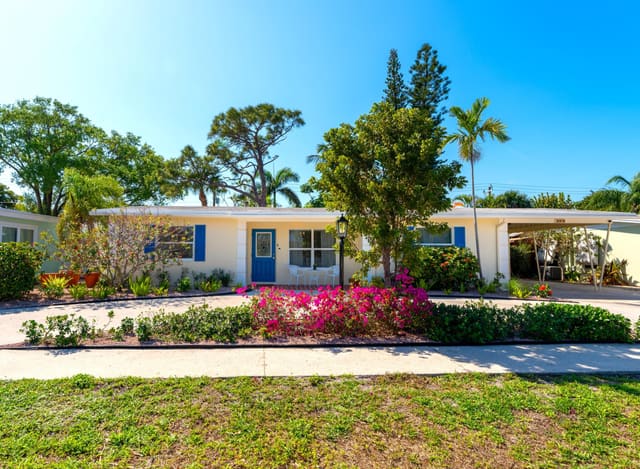 323 Pinewood Street, sold in Pinewood Heights, Pompano Beach, FL