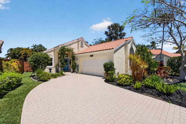 13230 Saint Tropez Circle, sold in Crystal Pointe, Palm Beach Gardens, FL