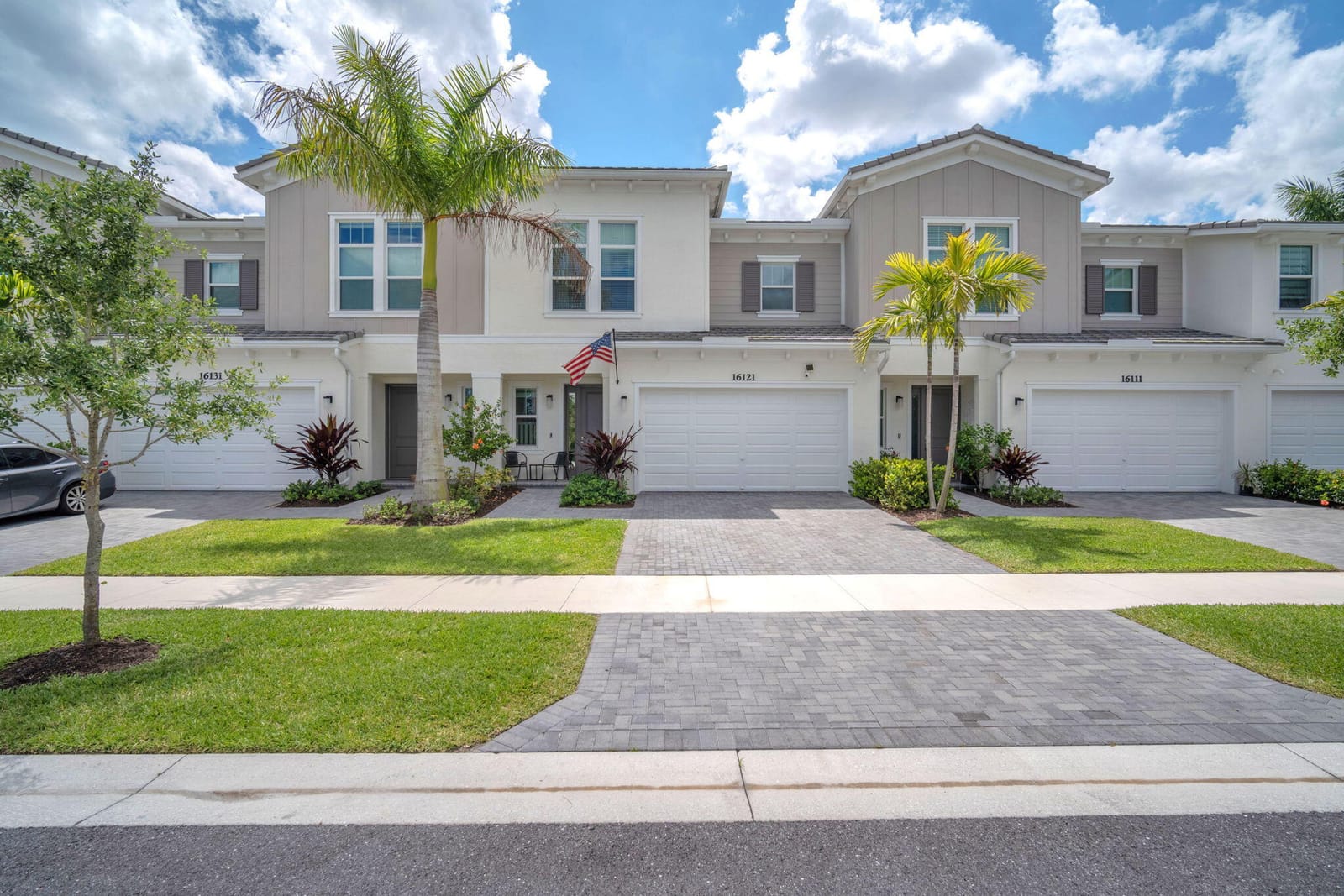 16121 Oakview Drive — photo 2