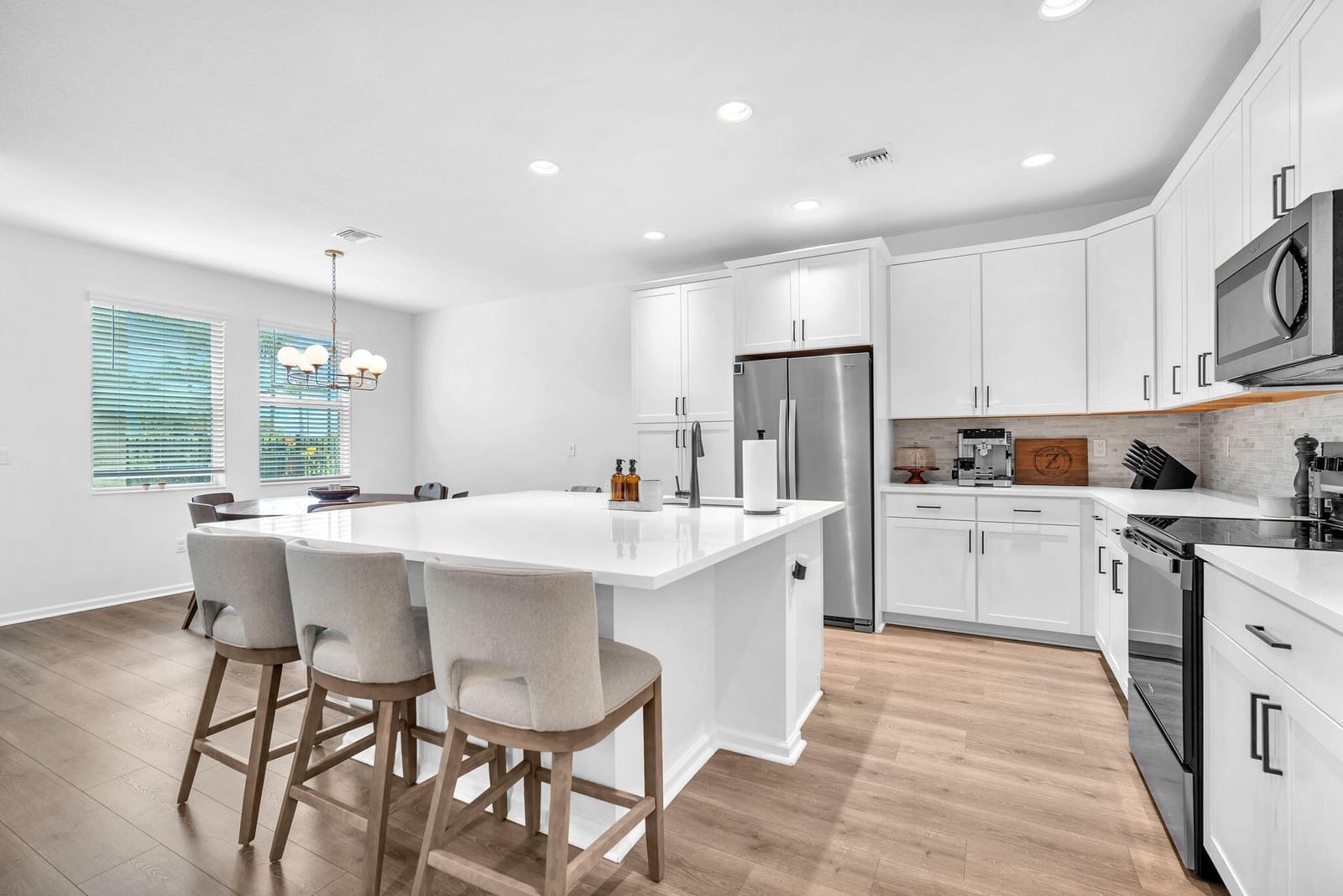 16121 Oakview Drive — photo 12