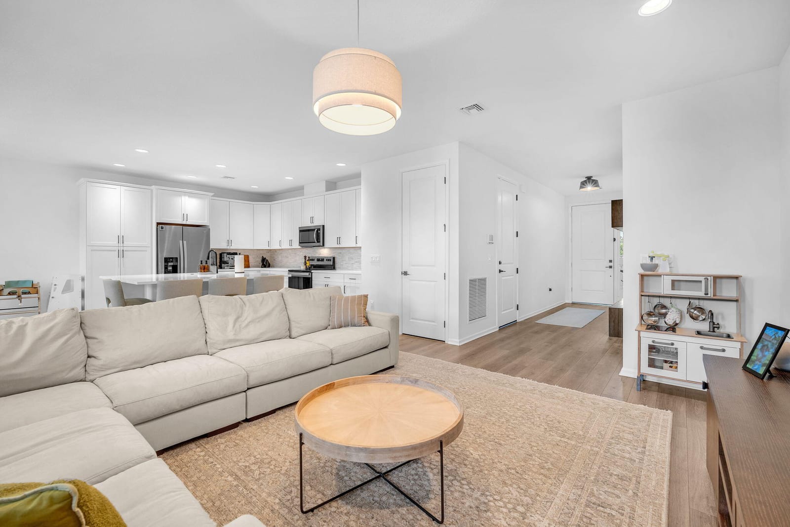 16121 Oakview Drive — photo 8