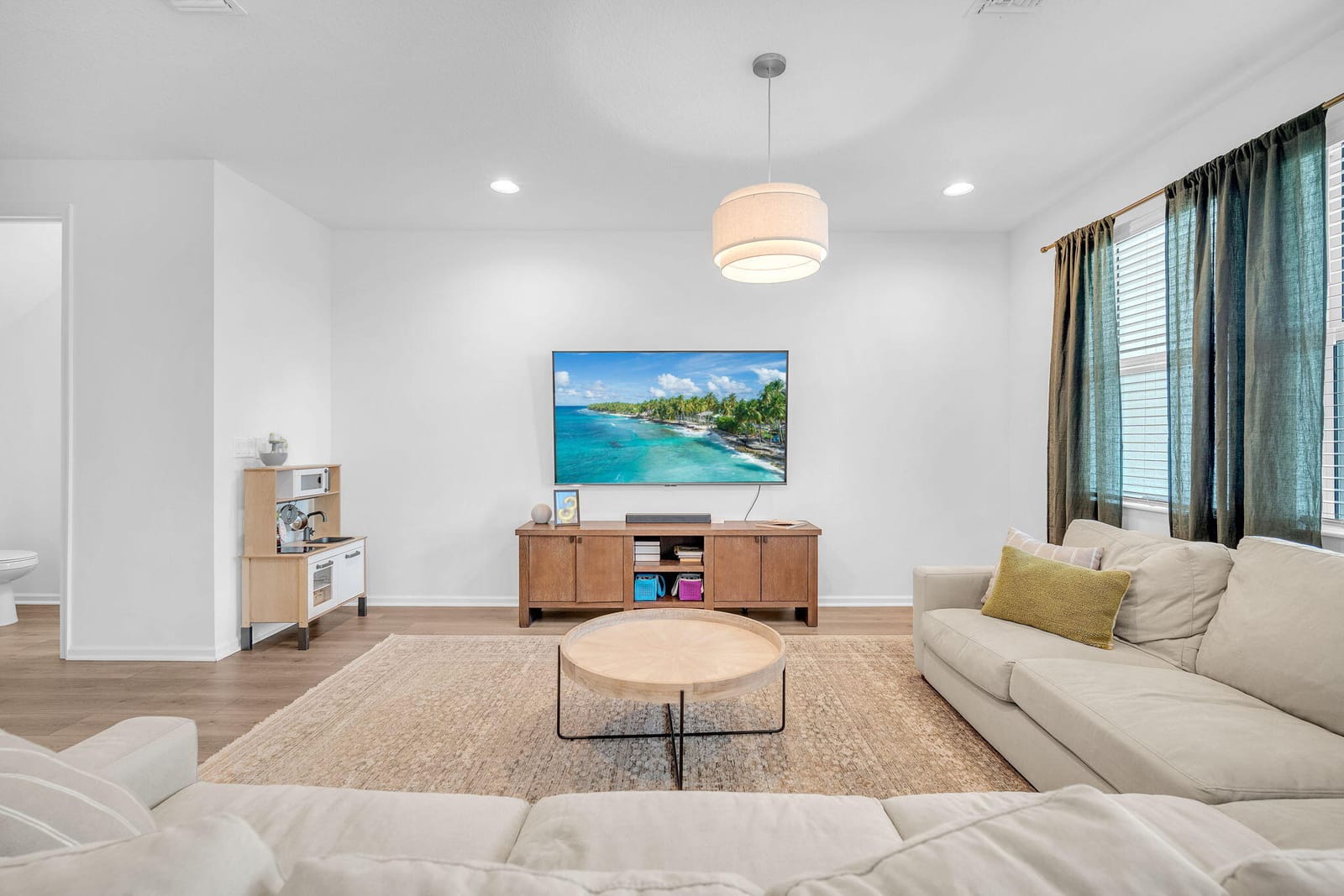 16121 Oakview Drive — photo 10