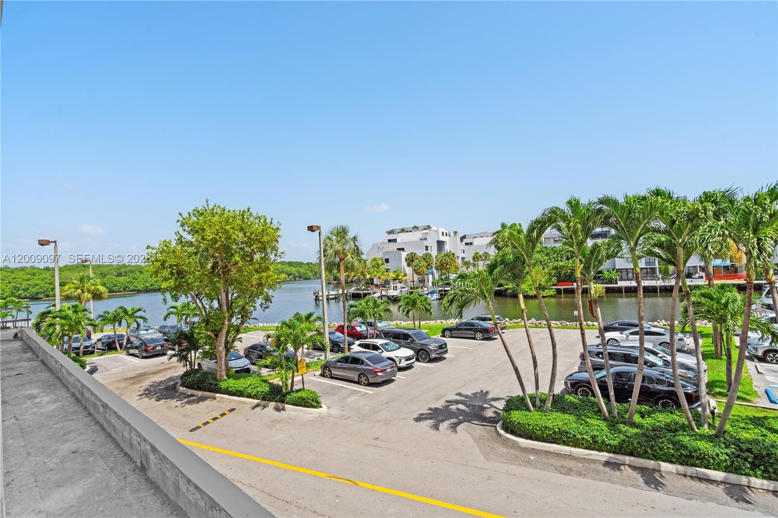 400 Kings Point Drive 229 — photo 11