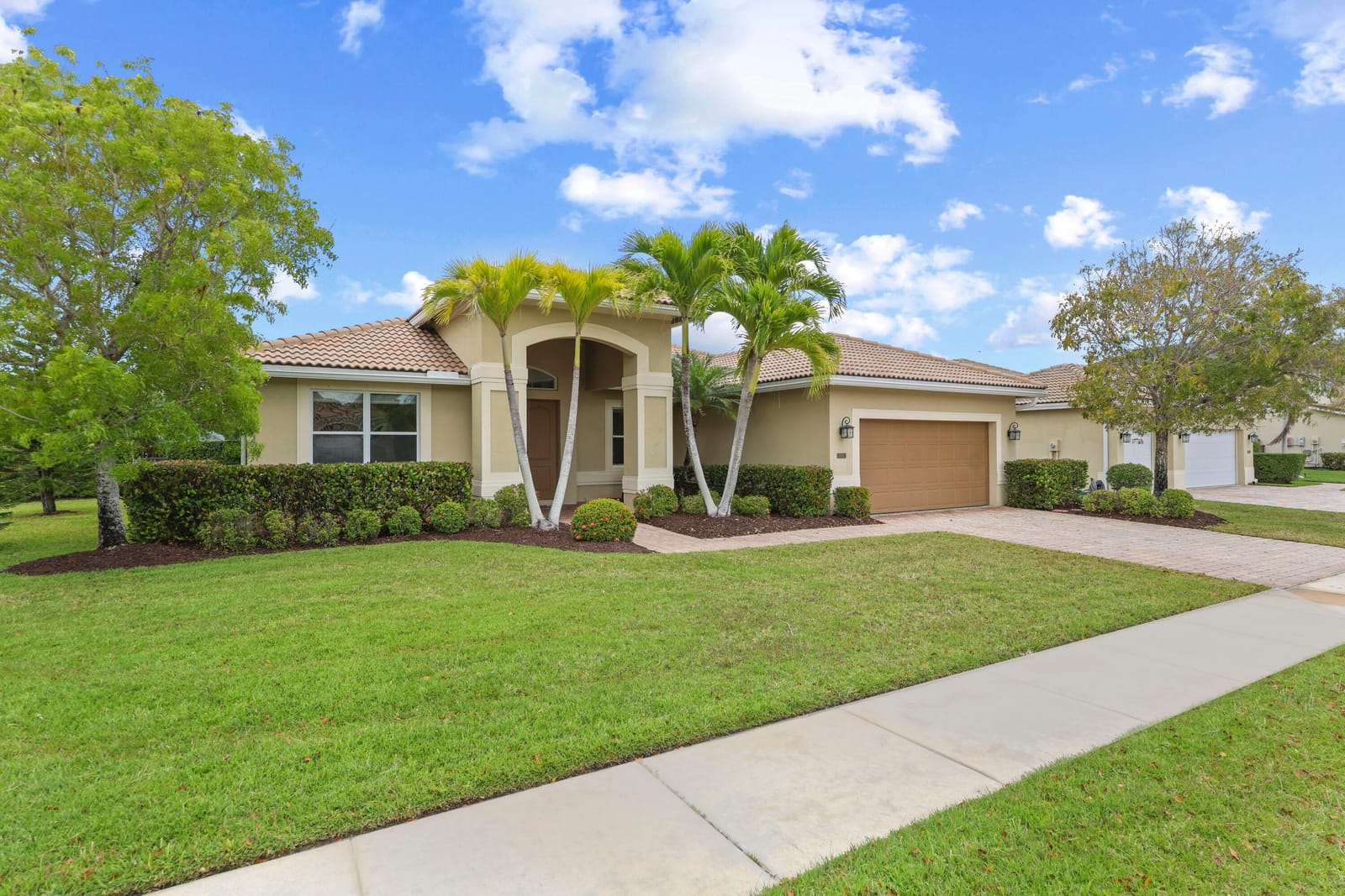 9387 Silent Oak Circle — photo 2