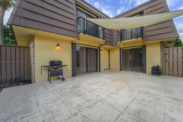 317 3rd Court, sold in Sandalwood Estates, Palm Beach Gardens, FL
