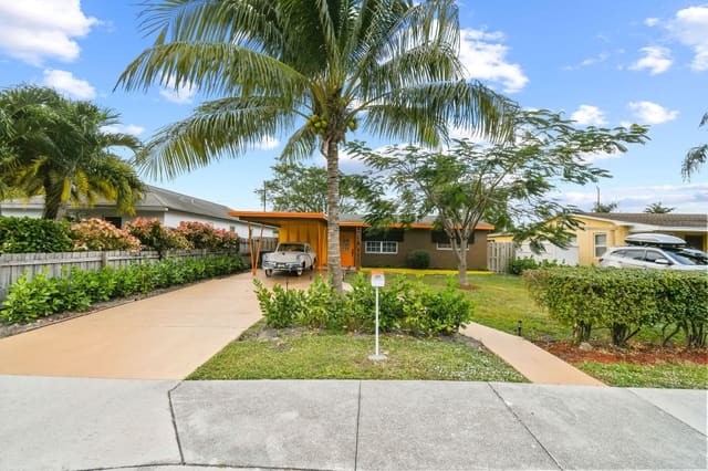 943 Charles Street, sold in Bonnyview Add 2, West Palm Beach, FL