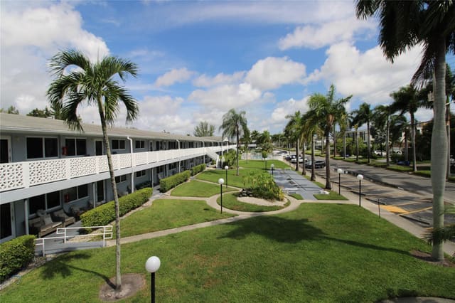 600 Layne Boulevard 119, Hallandale Beach, FL 33009