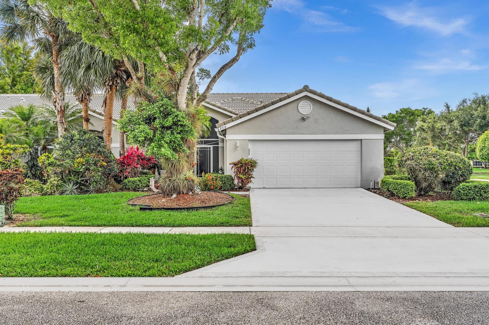 8914 Brittany Lakes Drive — photo 2