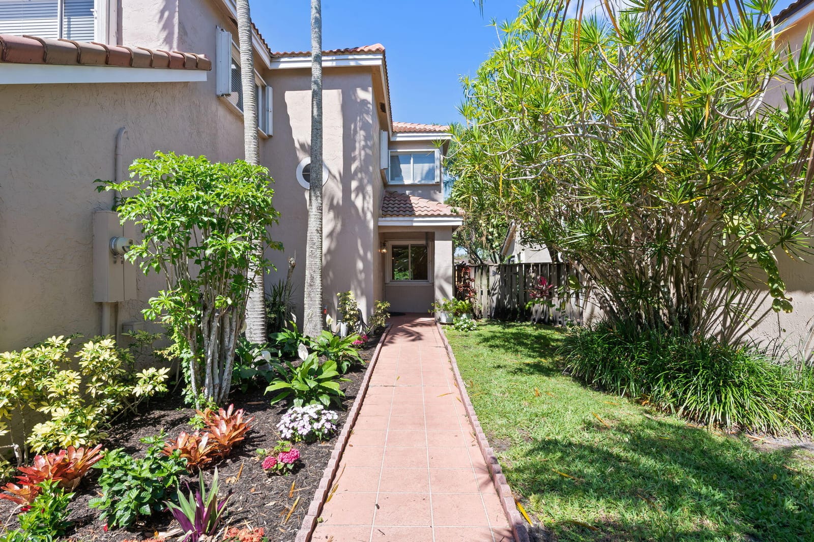 201 NW 101st Avenue, Plantation, FL 33324 photo 1