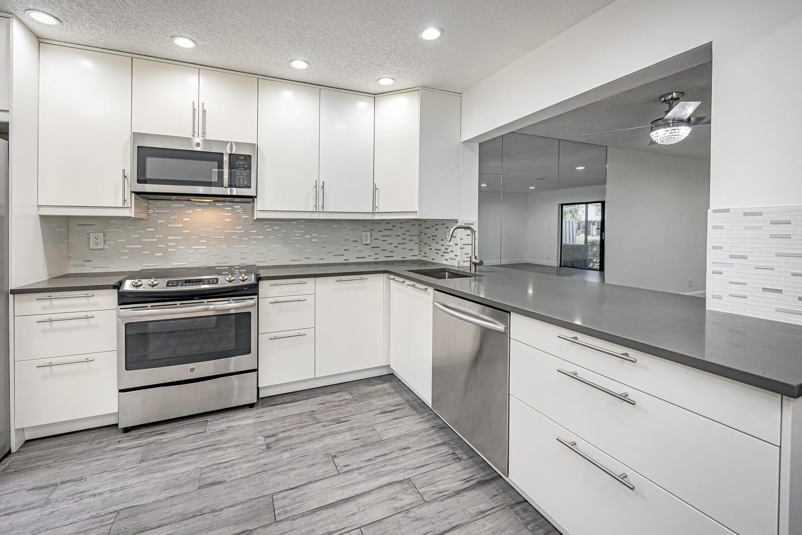 3335 Carambola Circle S — photo 5