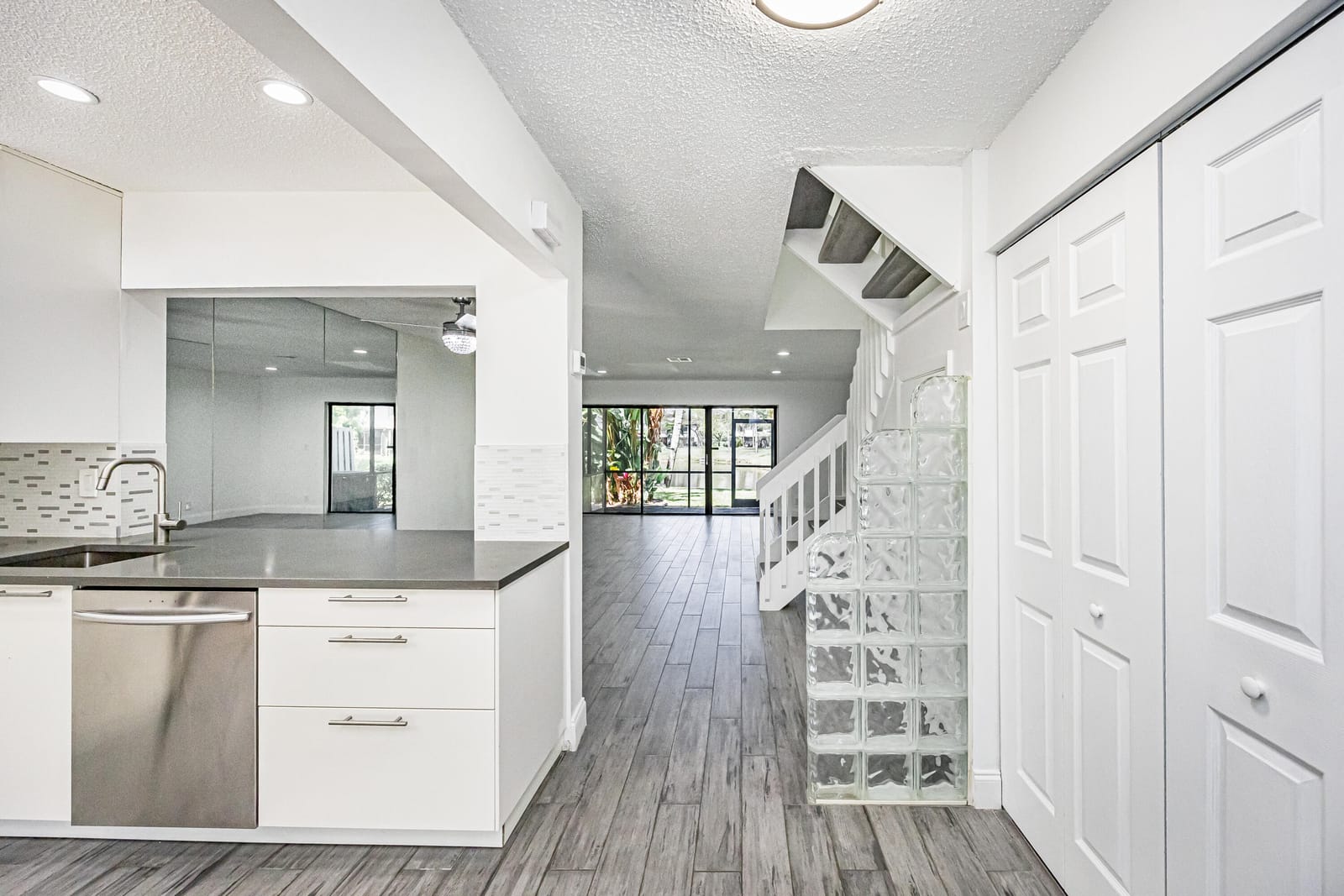 3335 Carambola Circle S — photo 7