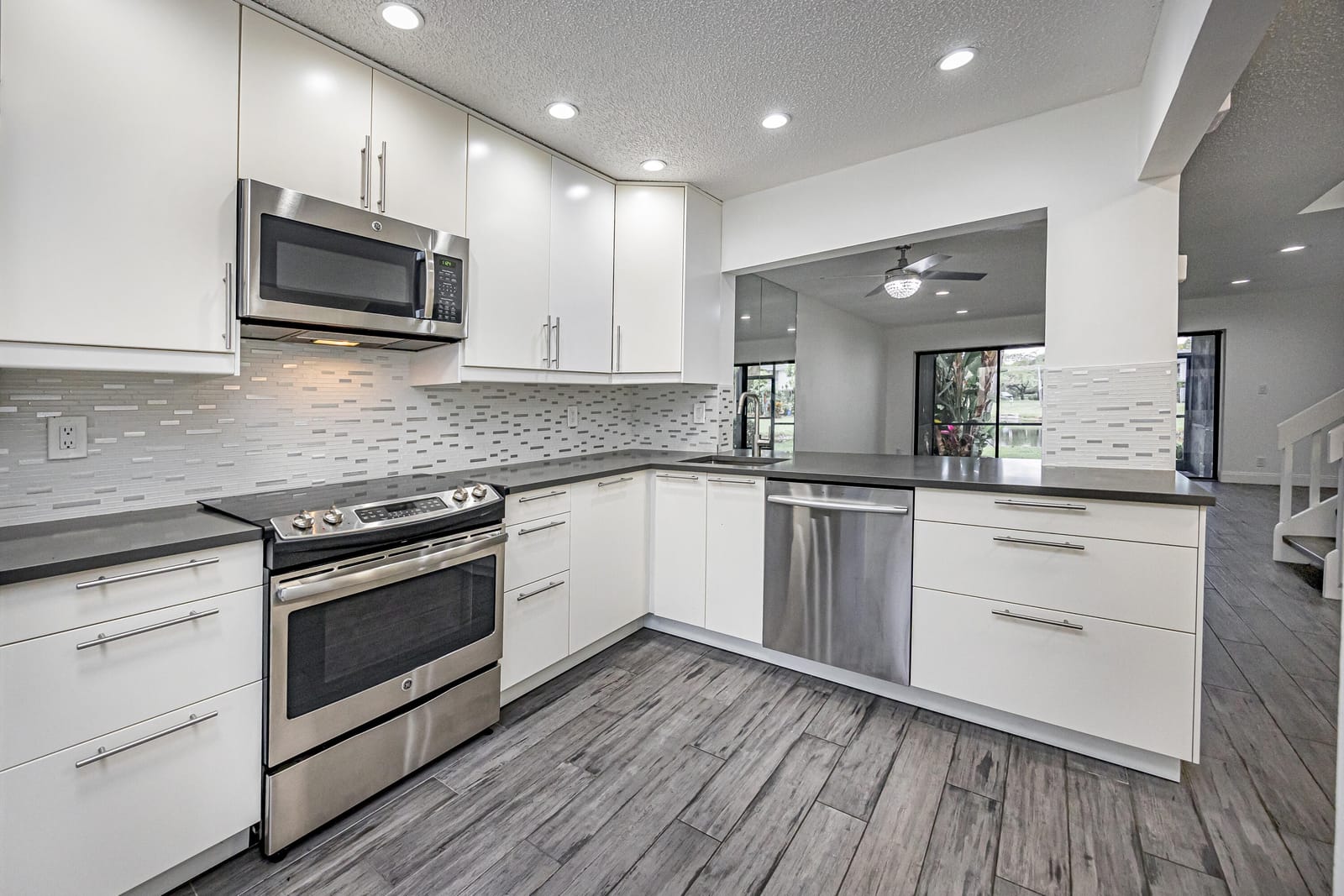 3335 Carambola Circle S — photo 9