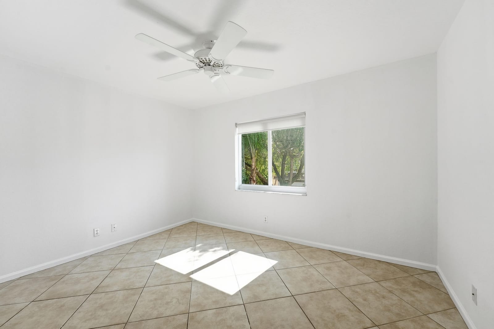1275 Rosegate Boulevard, Riviera Beach, FL 33404 photo 20