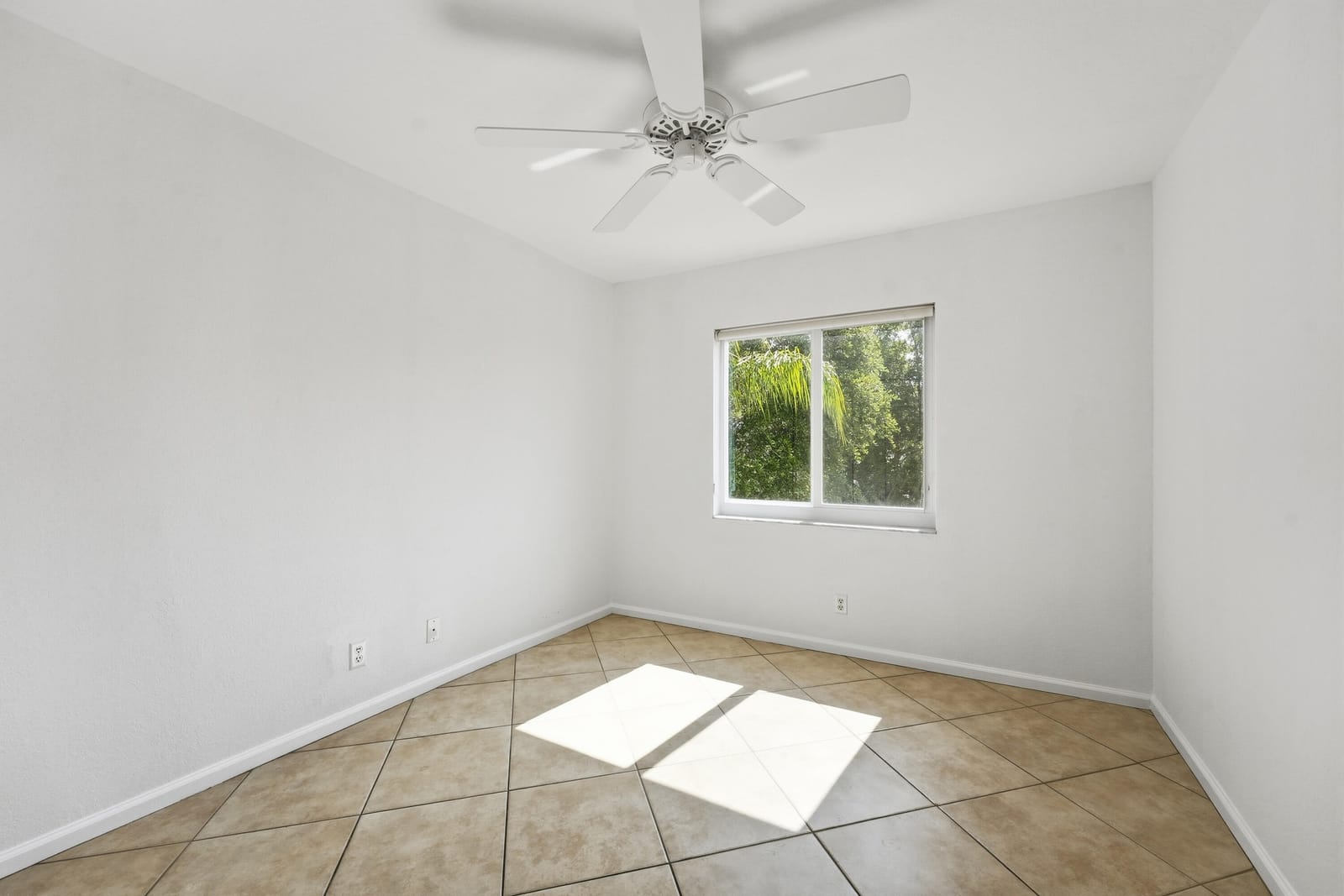 1275 Rosegate Boulevard, Riviera Beach, FL 33404 photo 22
