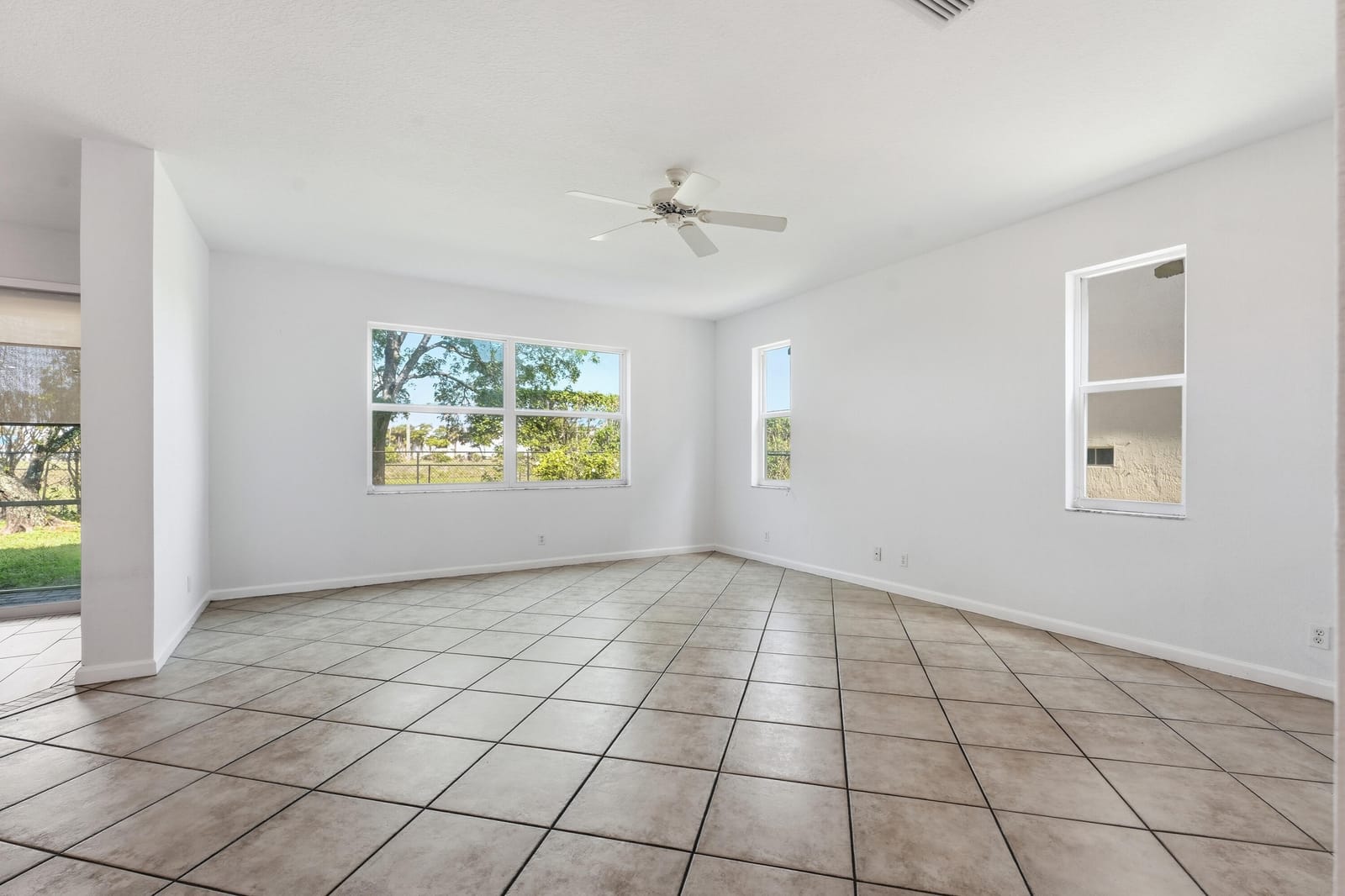 1275 Rosegate Boulevard, Riviera Beach, FL 33404 photo 6