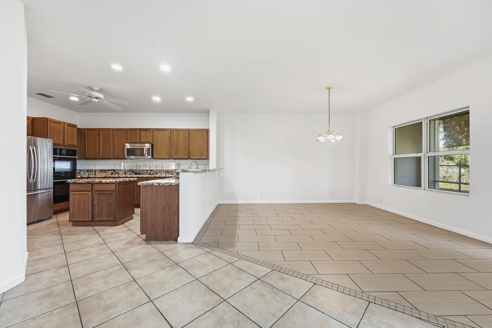 1275 Rosegate Boulevard, Riviera Beach, FL 33404 photo 8