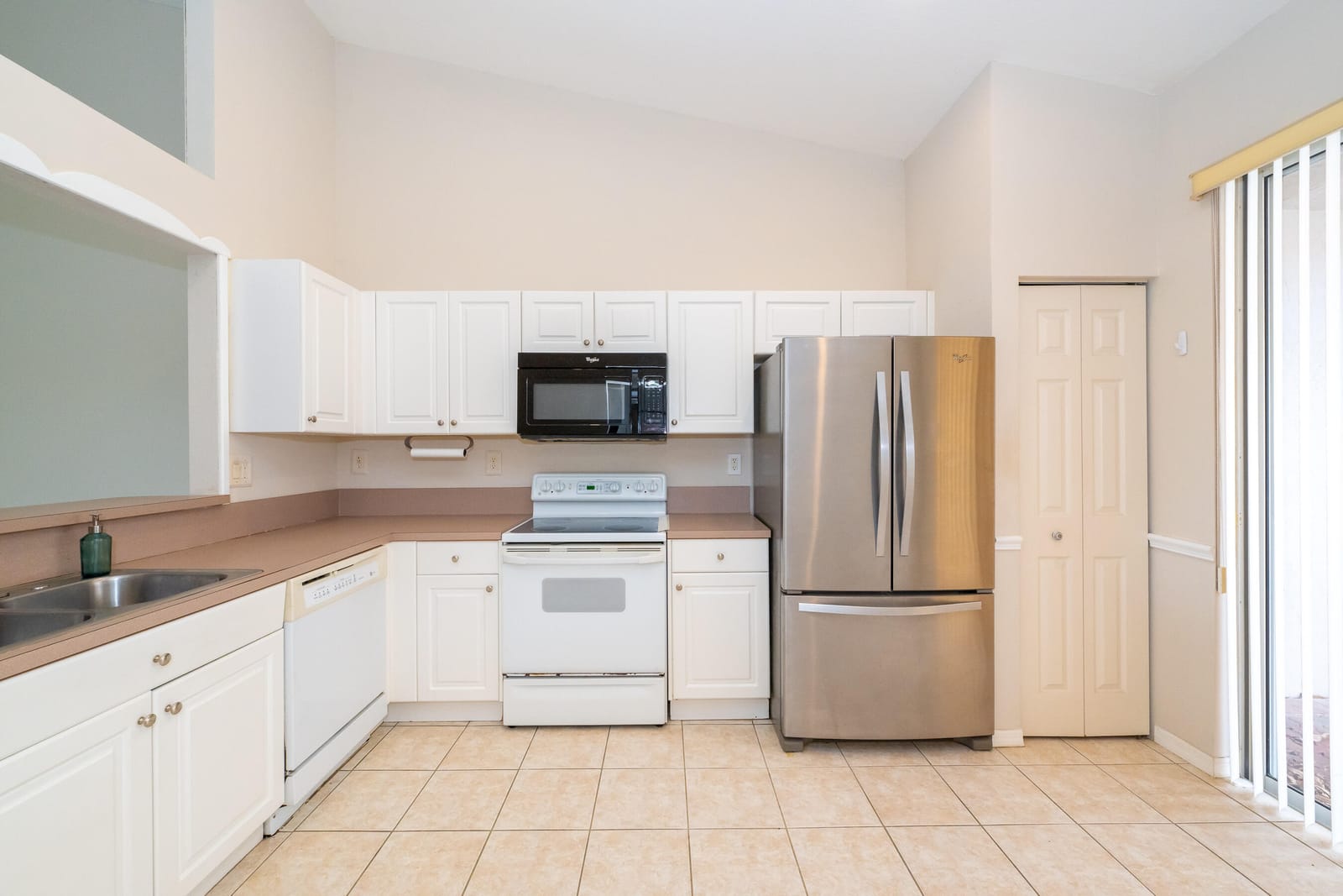 2590 E Aragon Boulevard 2, Sunrise, FL 33313 photo 16