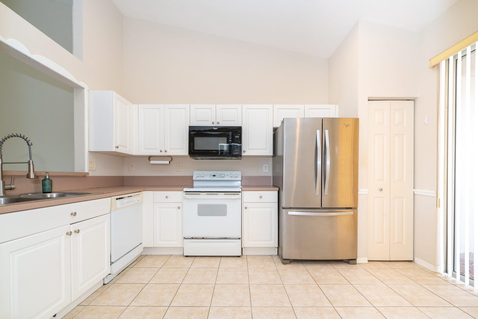 2590 E Aragon Boulevard 2, Sunrise, FL 33313 photo 17