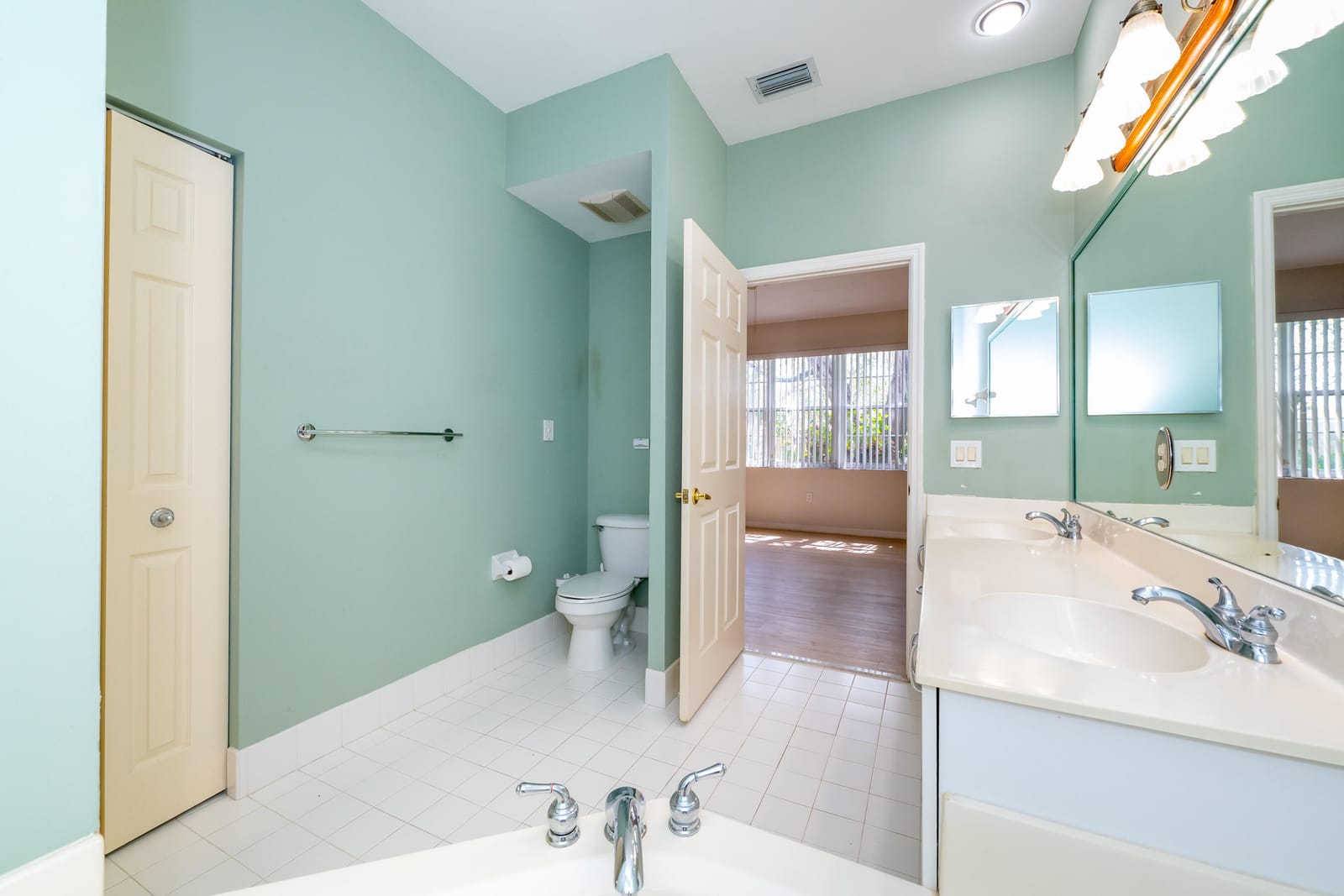 2590 E Aragon Boulevard 2, Sunrise, FL 33313 photo 22