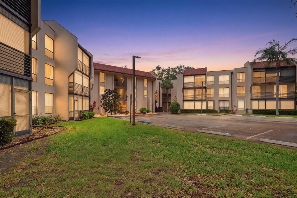 6751 N University Drive Unit 212, Tamarac, FL 33321, Tamarac