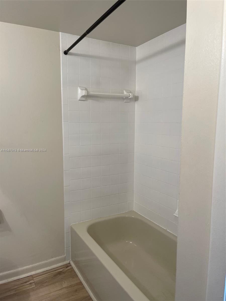 212 Lake Pointe Drive 313 — photo 11