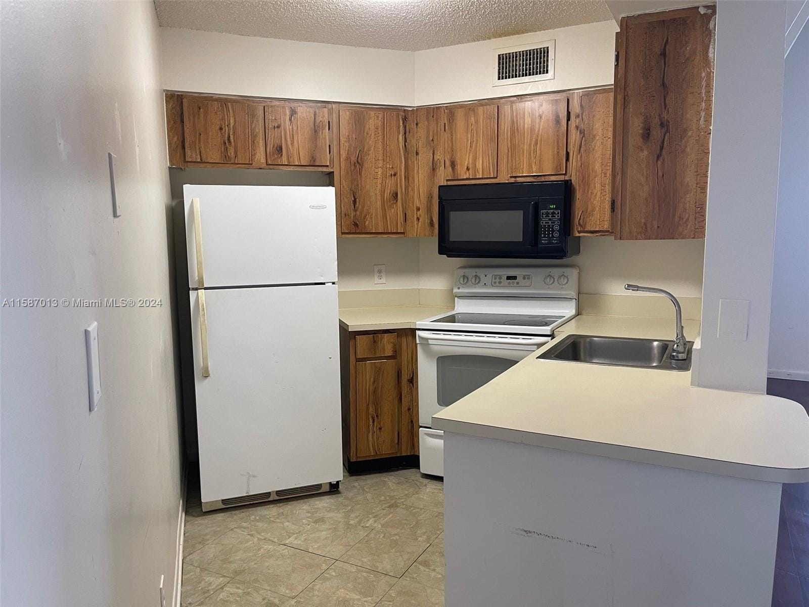 212 Lake Pointe Drive 313 — photo 4