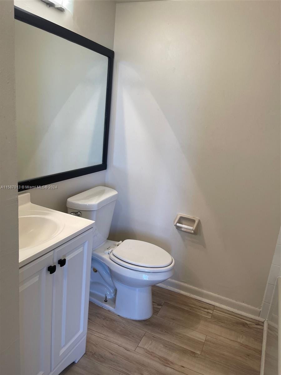 212 Lake Pointe Drive 313 — photo 10
