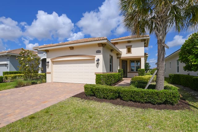 8942 SW Pepoli Way, Port St. Lucie, FL 34987