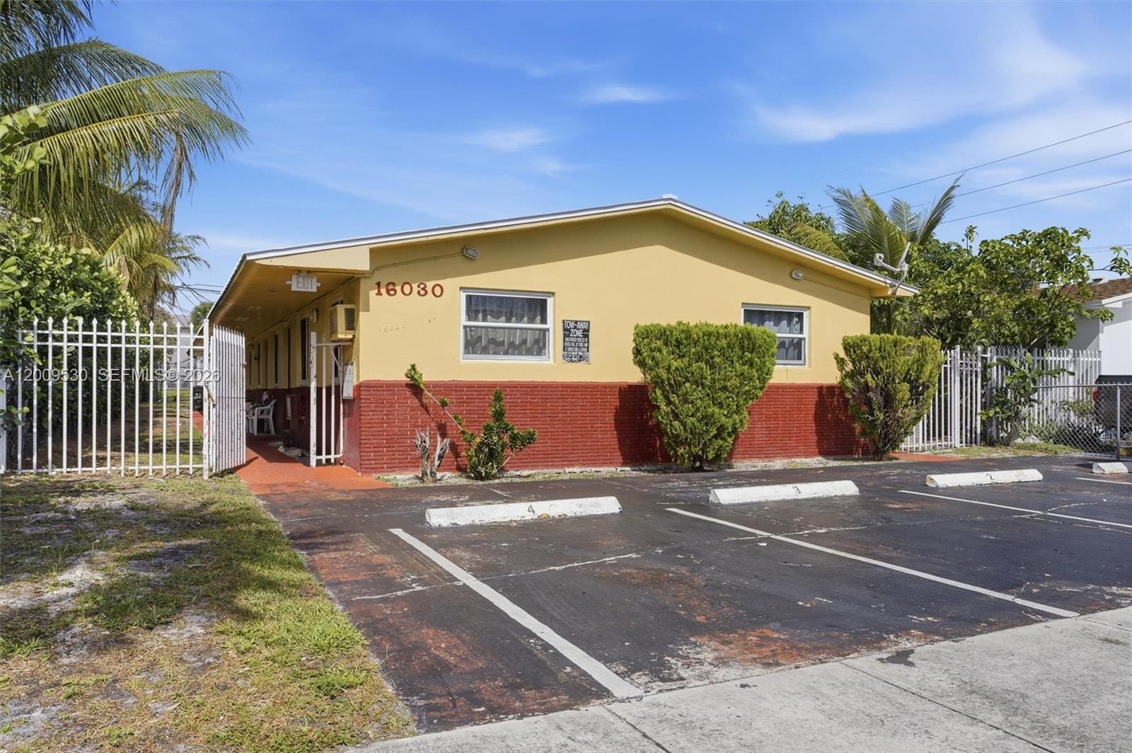 16030 NE 19th Place, North Miami Beach, FL 33162 photo 2