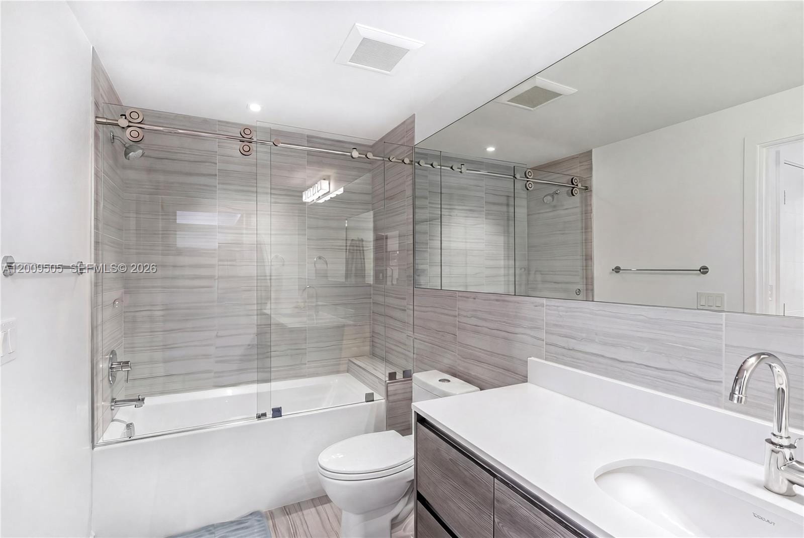 301 Altara Avenue 822, Coral Gables, FL 33146 photo 19