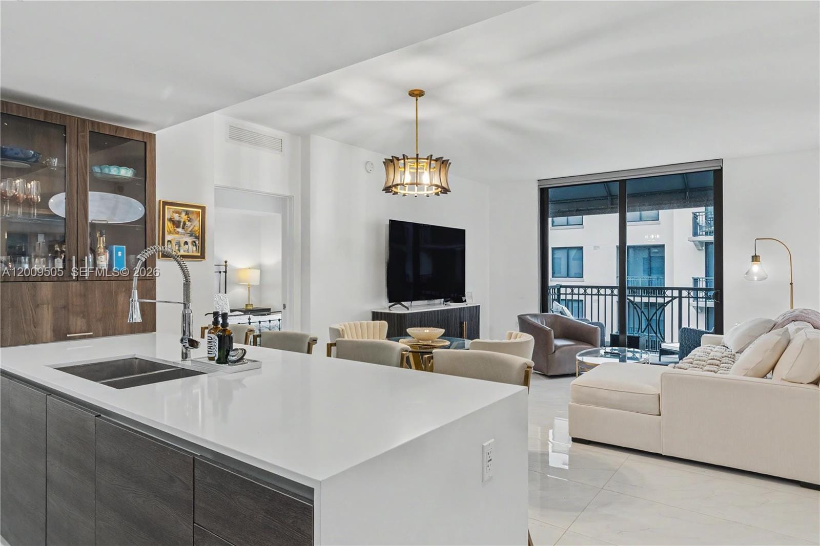 301 Altara Avenue 822 — photo 3