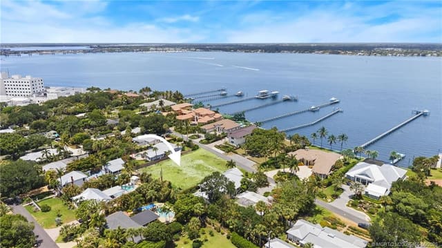 818 SE Riverside Drive, Stuart, FL 34994