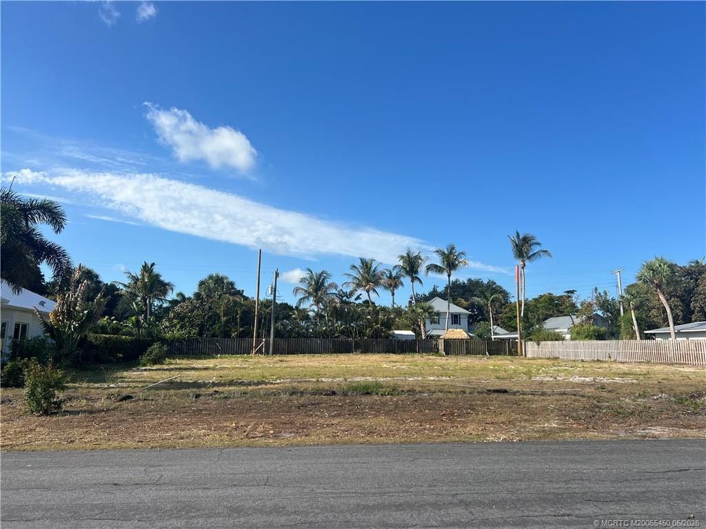 818 SE Riverside Drive, Stuart, FL 34994 photo 2