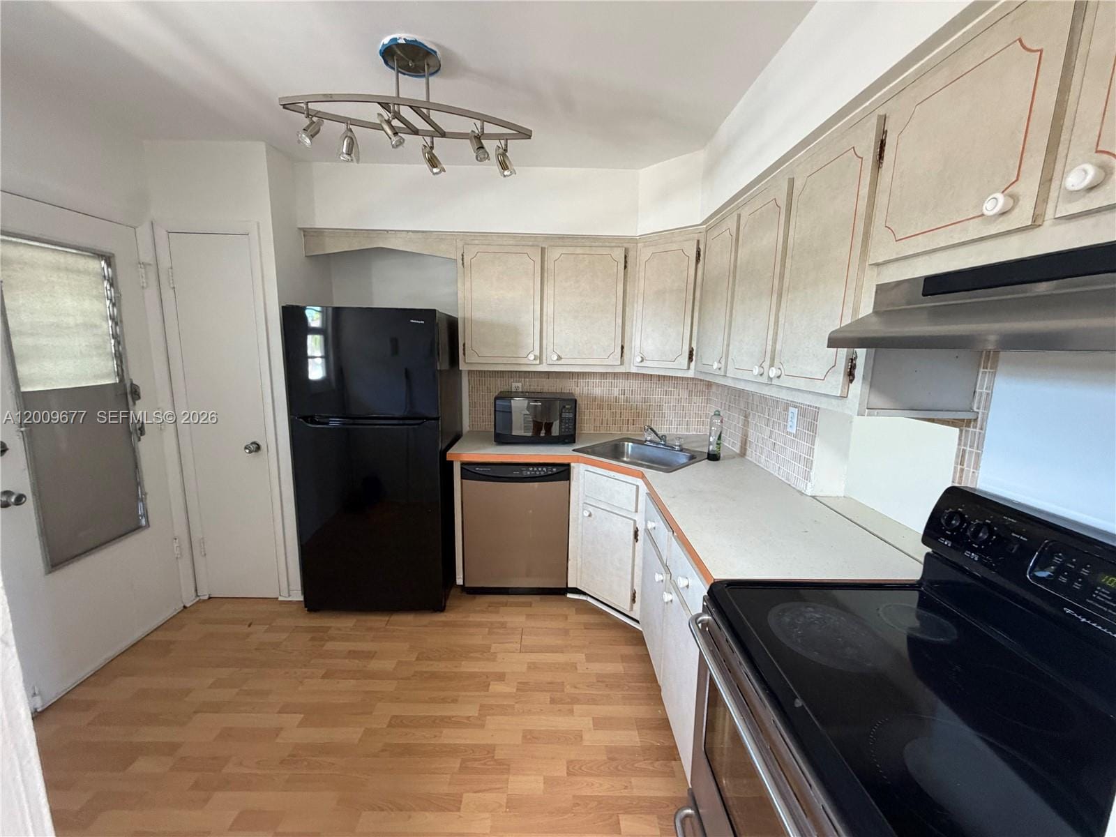 1530 NE 191st Street 205 — photo 7