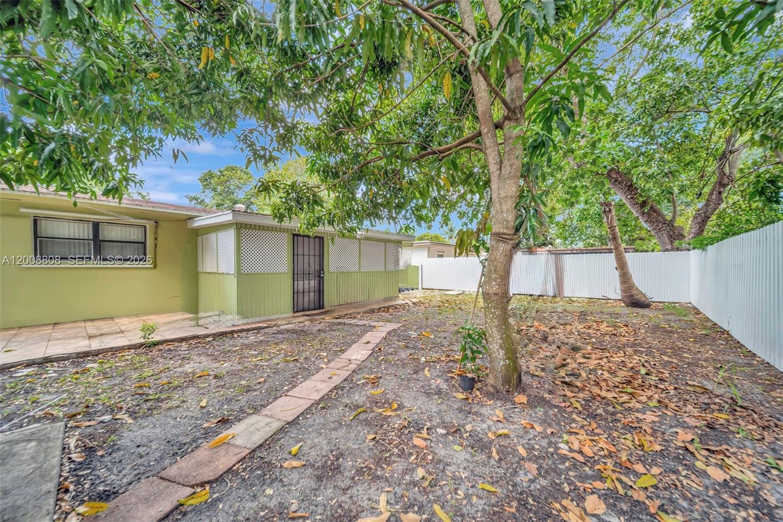565 NE 160th Street, Miami, FL 33162 photo 17