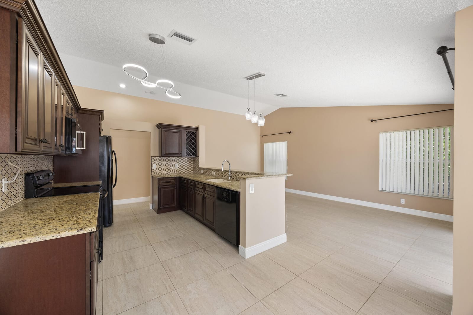 4720 NW 7th Street, Deerfield Beach, FL 33442 photo 15