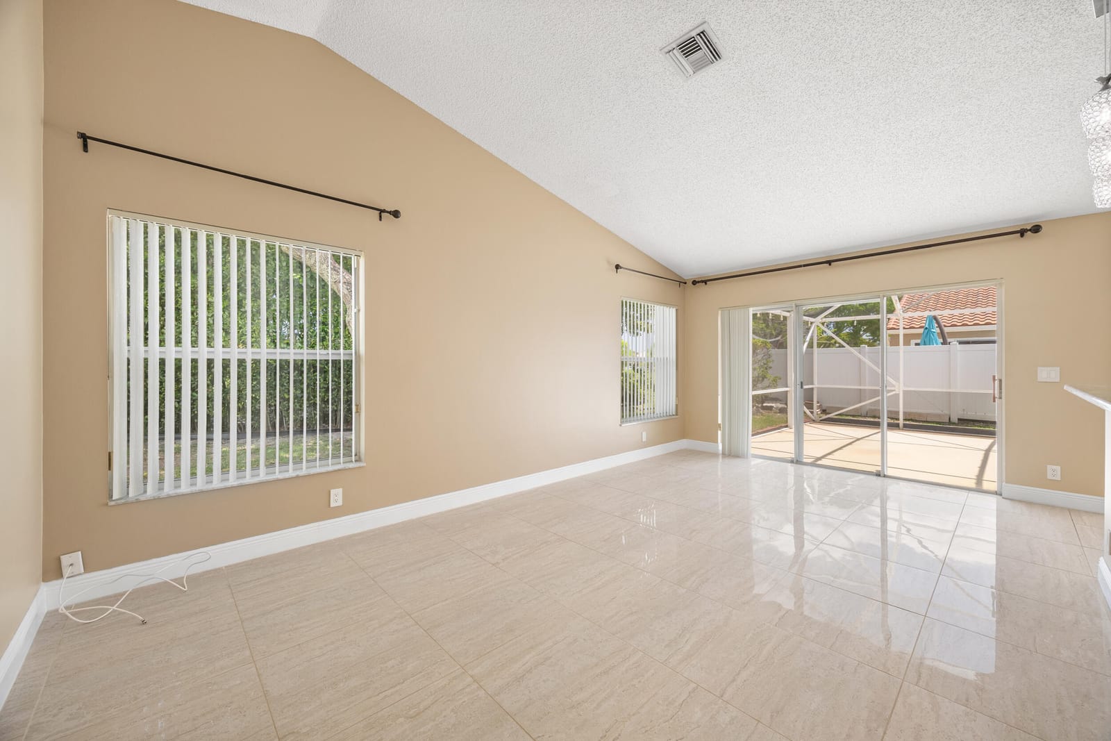 4720 NW 7th Street, Deerfield Beach, FL 33442 photo 10